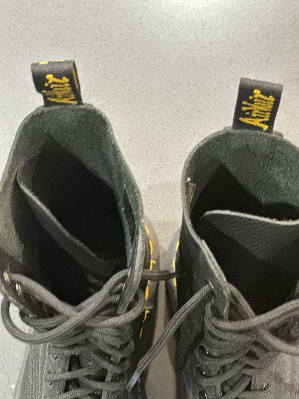 Dr. Martens 1490 Women’s Boots Size 6 Black Virginia Leather 10 Eye Excellent - Picture 3 of 7